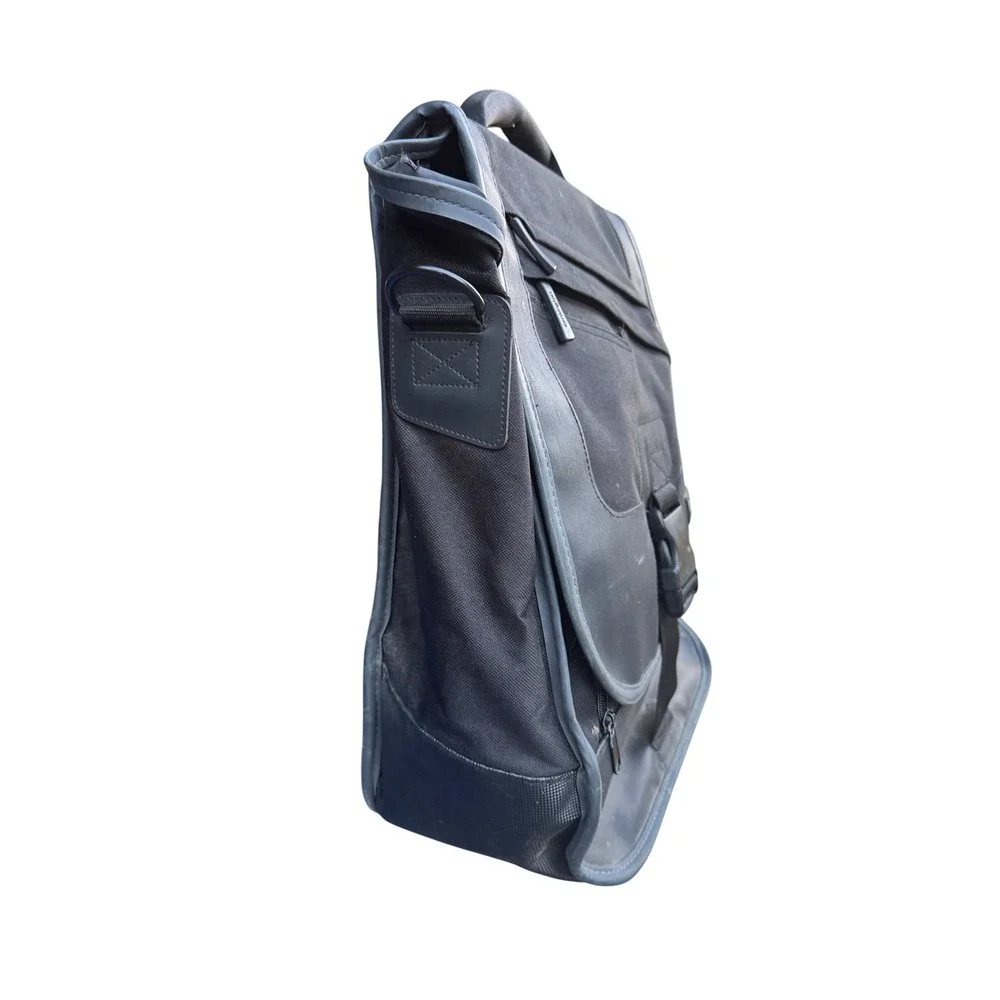 Kensington Saddlebag Laptop Backpack Messenger Bag Black Convertible 2-in-1 Tech